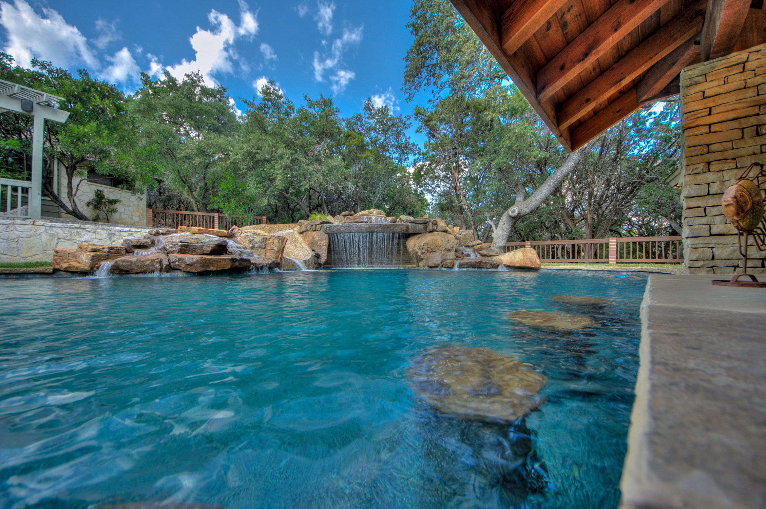 infinity pool with swim-up bar